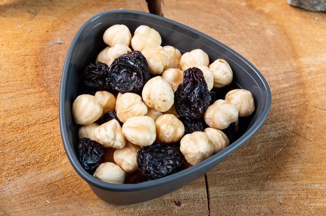 Їжа Харчі Мікс “Лісовий” (фундук та родзинки) - фото 2